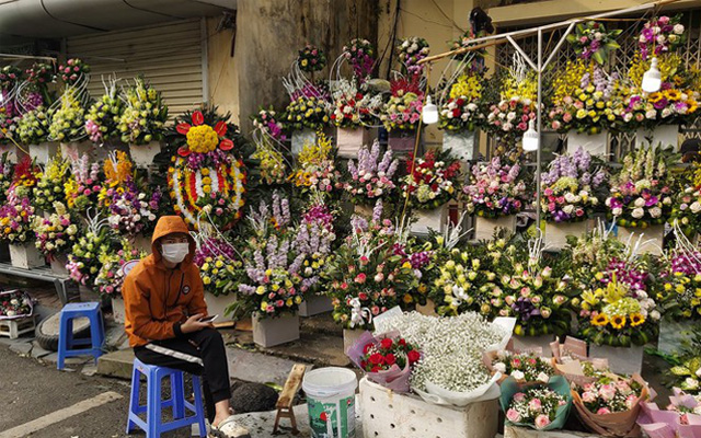 Cảnh chợ nhộn nhịp cả ngày lẫn đêm