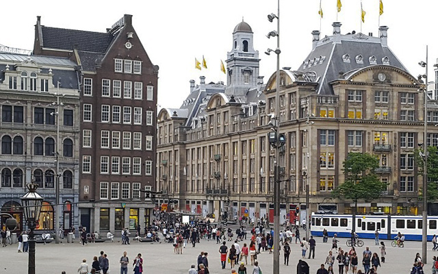 Quảng trường Dam Square là một địa điểm lịch sử và văn hóa